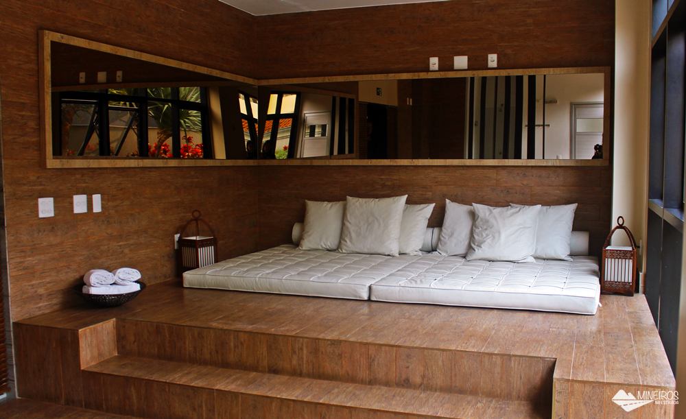 Área para descanso no Radisson Blu Belo Horizonte, um hotel bem localizado, na região da Savassi.